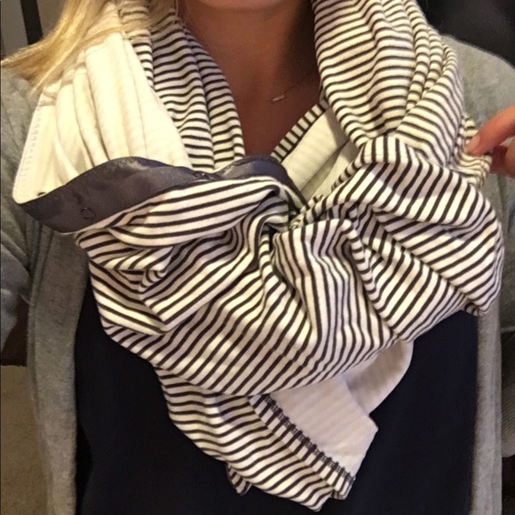 lululemon athletica Accessories - LULULEMON Vinyasa Scarf black and white